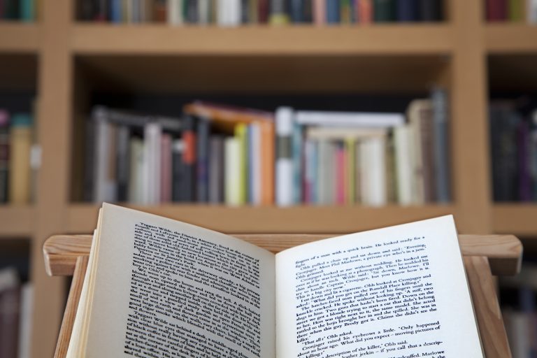 読書家の必須アイテム、ブックスタンド（書見台）のおすすめ  ( 比較レビュー ）